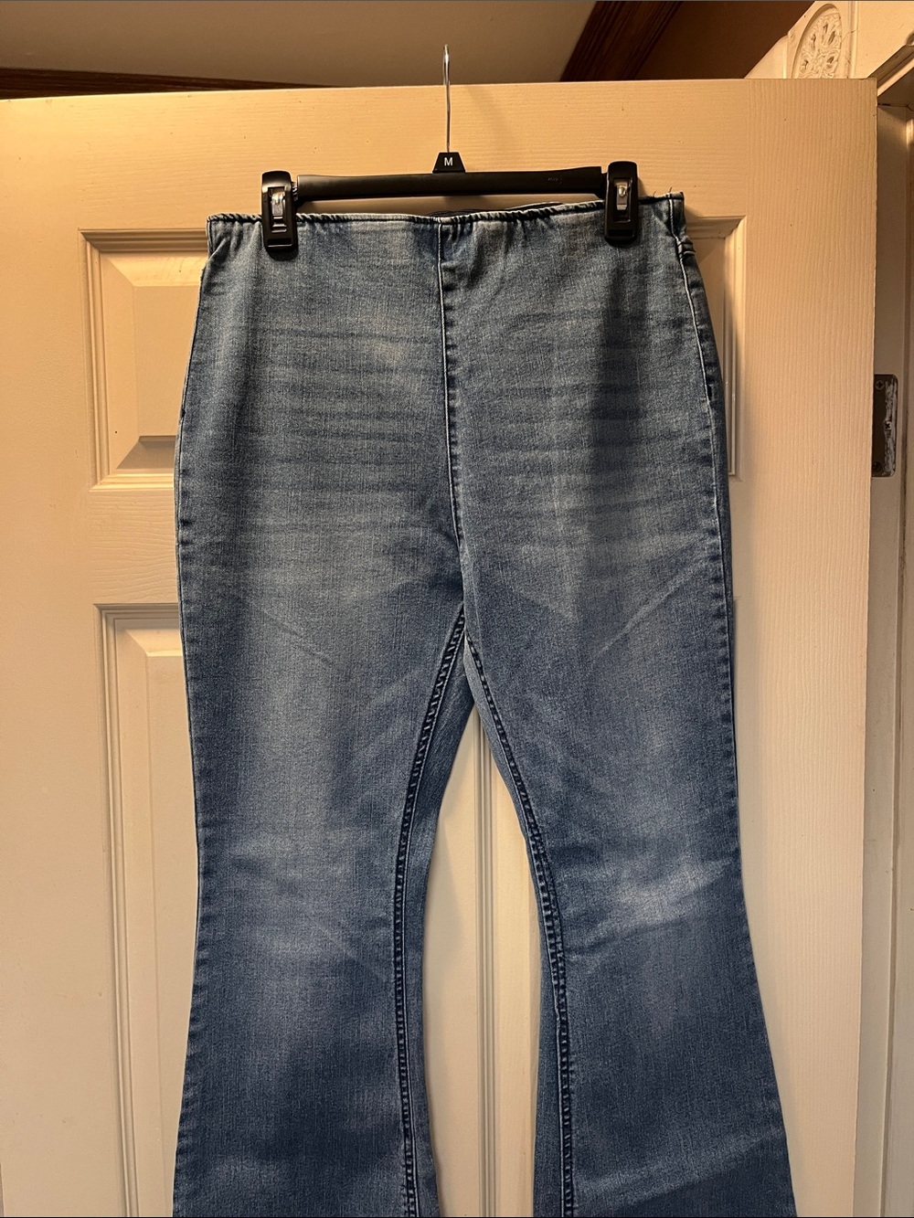 EUC Tinsel Town Women’s Lg Blue Stretch Flare Jeans back pockets pull on elastic